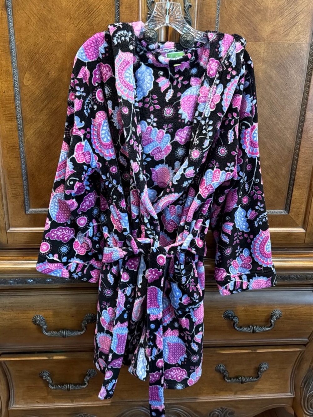 Vera Bradley Black Hooded Plush Robe with Pink & Blue Floral Paisley